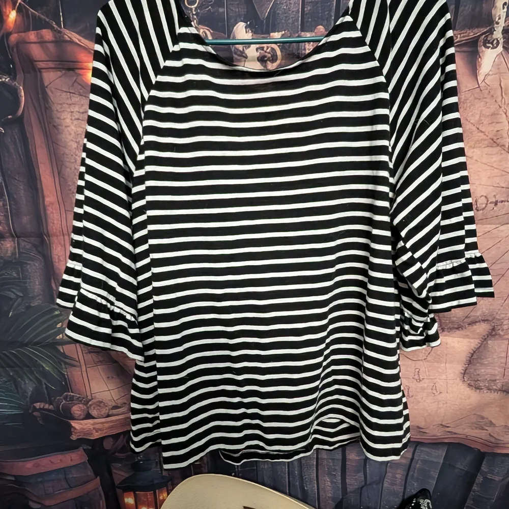 Source Unknown Black and White Striped Long Sleeve Top - Picture 1 of 2